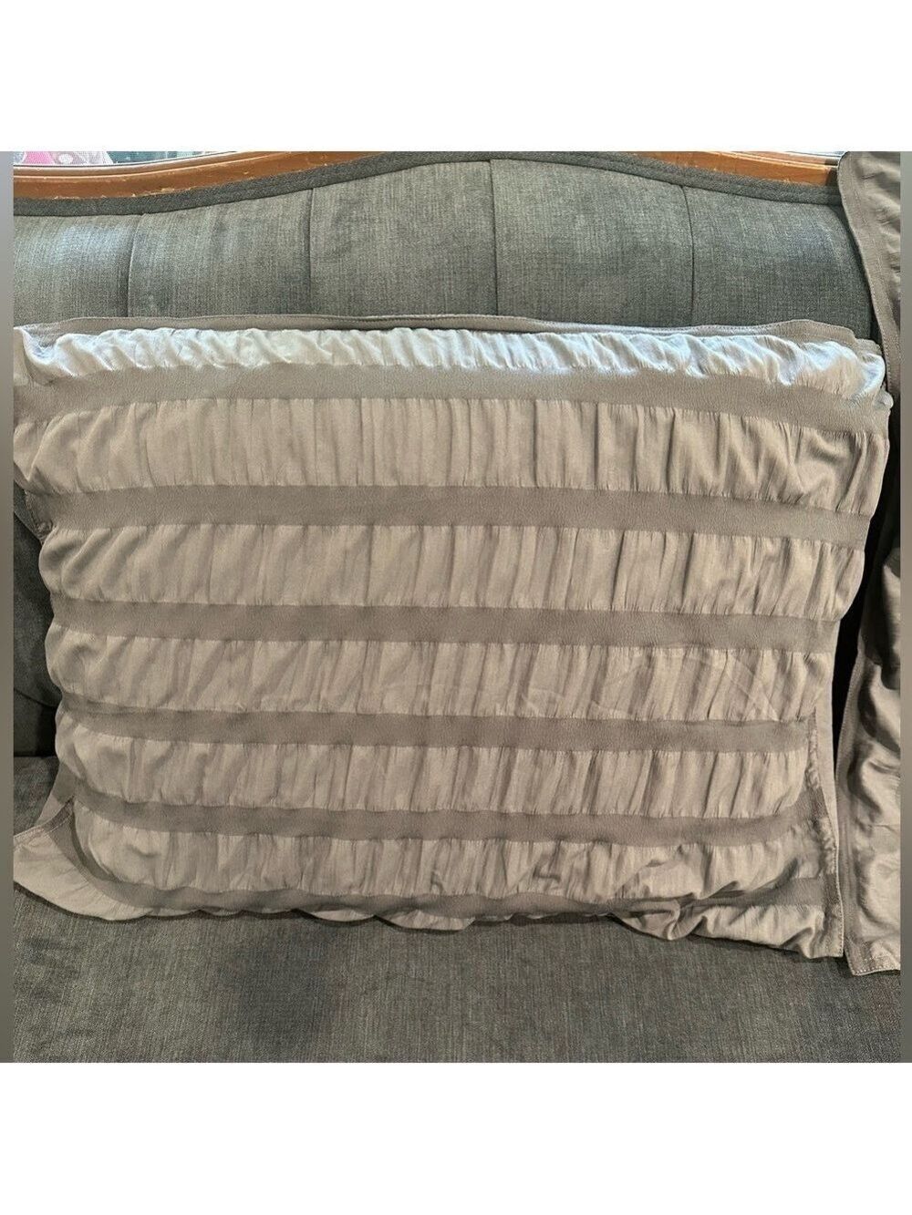 UGG Standard Size Pair Seersucker Pillow Shams Nice shade of Blue/Gray. Like New